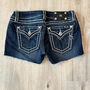 Miss Me Low Rise Cut Off Jeansshorts Damen Gr. 28" verziert McBling Biker - Bild 1 von 5