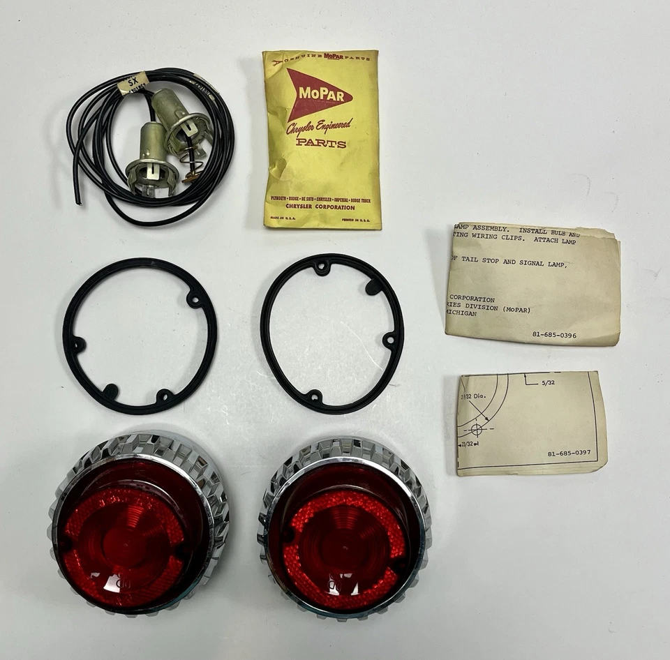 Nuevo par de luces traseras de stock antiguo para modelos Plymouth Fury 1962 #2421450 Foto 1 de 1