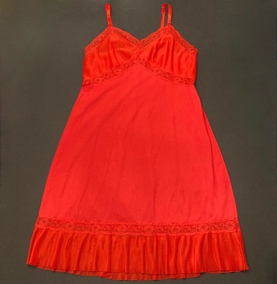 Vintage Charmode Deslizable Completo Sears Nylon Talla 40 Rojo Pliegues Transparentes Encaje Años 50/60 Foto 1 de 4