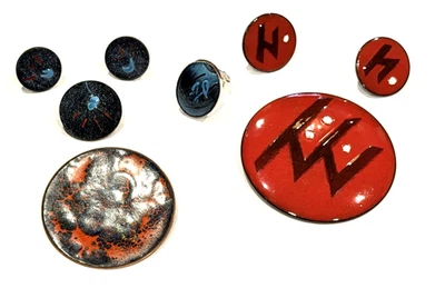 LOTE DE PENDIENTES Y ANILLOS MCM DANÉS ALEMÁN COBRE ROJO ESMALTE NEGRO BROCHE ATORNILLADO Foto 1 de 4