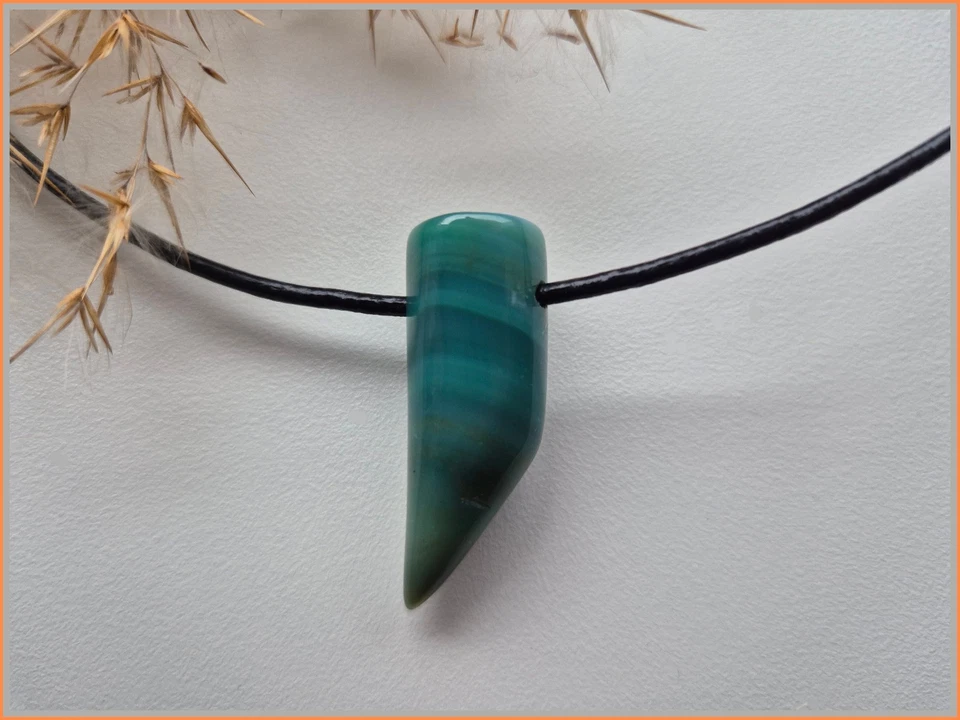 Achatanhänger 12 mm x 38 mm, mit 1 m schwarzes Lederband Durchmesser 2 mm - Bild 1 von 1