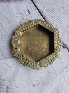 Vintage massiv Messing Schmuck Tablett Kleingeld Schale florales Design LESEN - Bild 1 von 6