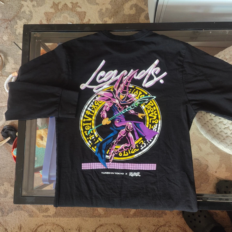 Camiseta Tuned In Tokyo x Yu-Gi-Oh Dark Magician Negra Talla S - Anime/Coche Streetwear Foto 1 de 2