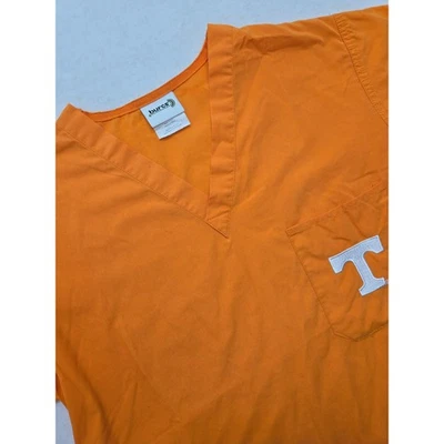 Blusa Médica Tennessee Volunteers NCAA Orange Burce's Bolsillo Pequeño Frontal Foto 1 de 4