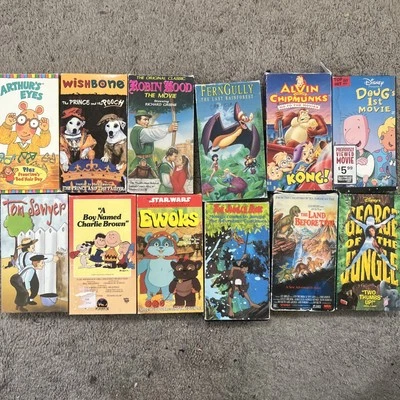VHS Children 12  Star Wars Ewok, Disney , Alvin Chipmonk, Charlie Brown +more Foto 1 de 4