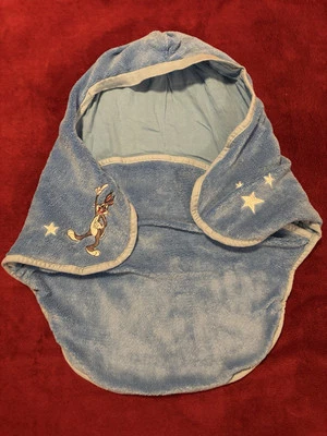 Warme Einschlagdecke Für Babyschale Bugs Bunny Blau - Bild 1 von 4
