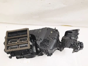 Zuheizer VW T5 BUS 7H5820005DF DELPHI 2.5 128 KW 174 PS Diesel 01-2008 - Picture 1 of 5