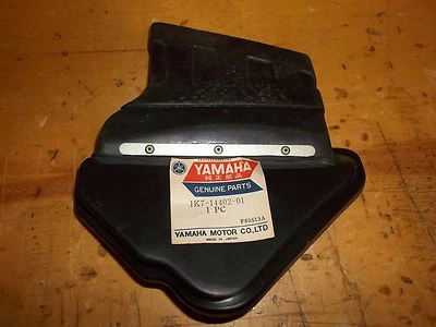 YAMAHA IT400C NUEVO OEM FILTRO DE AIRE DERECHO TAPÓN MONTAJE IT 400 1K7-14402-01-00 Foto 1 de 4
