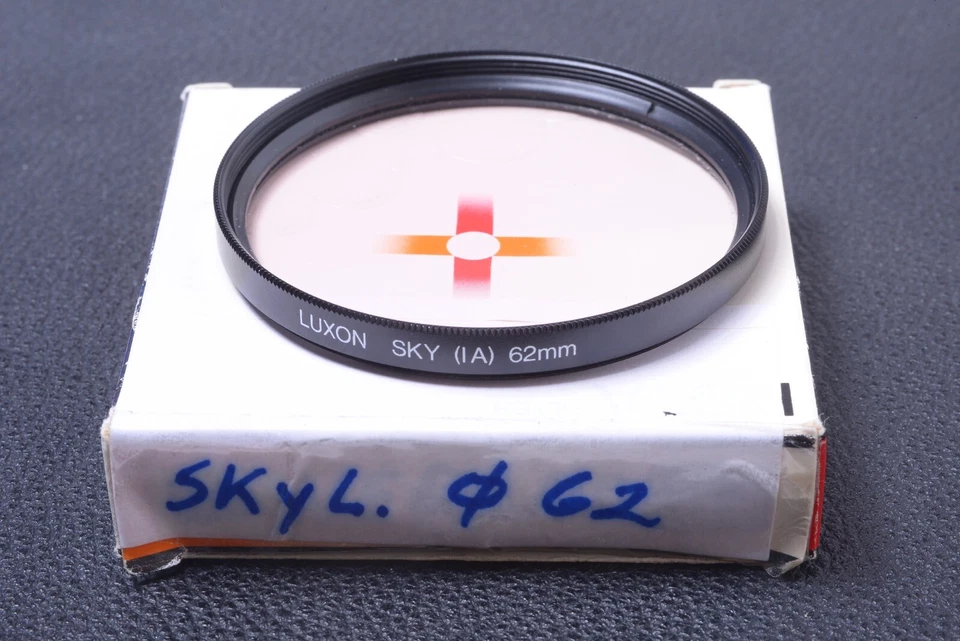 ✅ LUXON SKYLIGHT 1A 62MM FILTER GENUINE LENS OR CAMERA SCREW IN W/ BOX 110-1 - Image 1 of 1