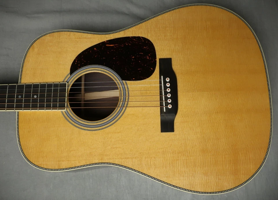 Martin HD-35 Dreadnought Acoustic Guitar with Hardshell Case