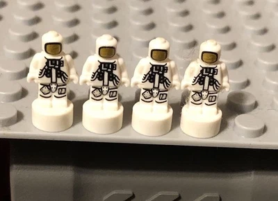New Lego 4x MicroFig Astronaut 90398pb008 Nasa Saturn V 21309 92176 21321 90398 - Image 1 of 3