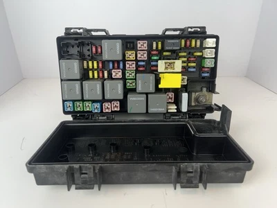 Jeep Liberty Dodge Nitro TIPM 2008-2009 fabricante de equipos originales caja de fusibles KAB0CC04E7 potencia integrada Foto 1 de 4