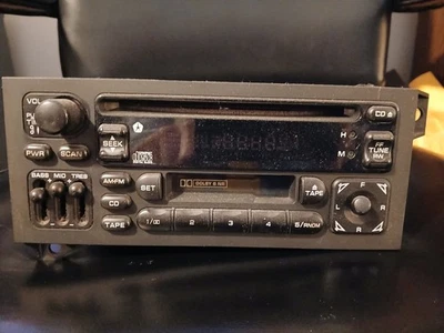 Dodge Ram 1500 1998 fabricante de equipos originales radio AM/FM cassette reproductor de CD Foto 1 de 4
