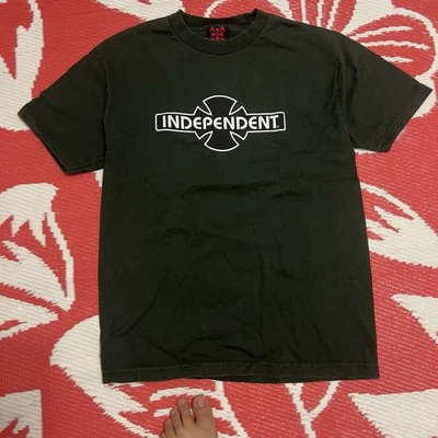 Independent Trucks Company Men's T-Shirt Size Medium Green - Image 1 of 4