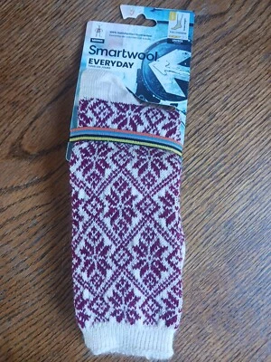 Smartwool socks unisex large L LG Traditional Snowflake crew Red merino wool - Image 1 of 3