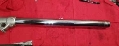 YZ426F YAMAHA 2001 (ЛОТ A) ВИЛКА ВНУТРЕННЯЯ НИЖНЯЯ ПРАВАЯ ХРОМИРОВАННАЯ ТРУБКА 46 ММ - Изображение 1 из 4