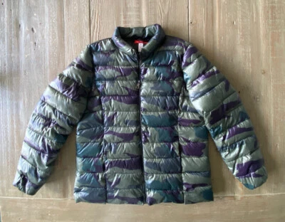 Chaqueta acolchada AQUA By Bloomingdale's para niñas púrpura verde camuflaje talla XL (12-14) Foto 1 de 4