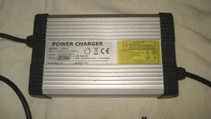 power yz600 67.2v 8a 110v-240v no funciona para piezas. leer - Imagen 1 de 10