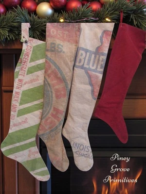 4 Medias de Navidad Estilo Primitivo Hechas a Mano Saco de Alimentación Textiles Antiguos Foto 1 de 2