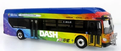 Autobús de tránsito NFI Xcelsior XN40: DASH Pride Livery 1:87 (HO) modelo de autobús fundido a presión Foto 1 de 4