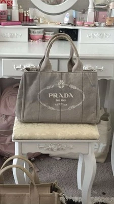 Prada Canapa серый белый холст средний размер ручная сумка с короткими ручками, отличном четком состоянии - Изображение 1 из 4