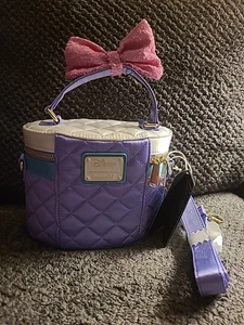 Loungefly Daisy Duck Sequin Quilted Bow Crossbody Bag Free Shipping - Picture 1 of 13