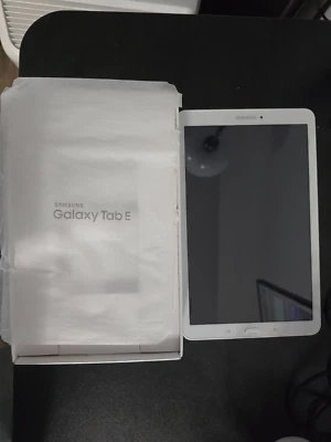 Samsung Galaxy Tab E SM-T560 16GB, Wi-Fi (CA Version) - White - Image 1 of 4