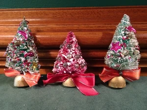 3 PINS DE ÁRBOL DE NAVIDAD CON CEPILLO FLOCADO VINTAGE, AÑOS 50, CUENTAS + ARCOS + BRILLO - Imagen 1 de 6