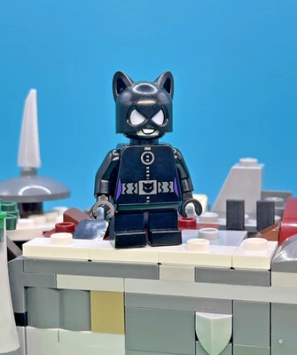 LEGO Catwoman Minifigura Piernas Cortas - DC Superhéroe 76061 sh0243 - Torso agrietado Foto 1 de 4