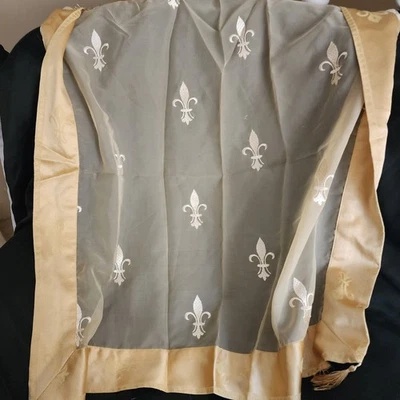 Mantel Flor de Lis Dorado Pequeño 33x33 Tapiz Borla Decoración del Hogar Foto 1 de 4