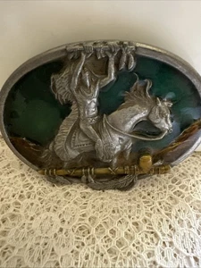 1984 Siskiyou American Indian Tribute Gürtelschnalle, getönt blau Harz auf Zinn - Bild 1 von 15