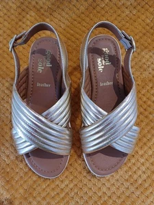 New Good For The Sole Gold Leather Low Wedge Sandals UK Size 5 - Picture 1 of 6