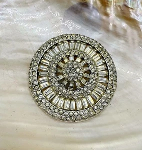 Vintage Circle Brooch with Clear Rhinestone Baguettes Silver Tone - Weiss? - 60 - Picture 1 of 11