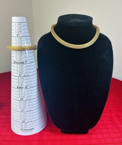 Juego de collar y pulsera gargantilla de malla dorada DVF Diane von Furstenberg - NUEVO - Imagen 1 de 5