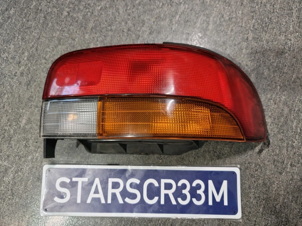 Оригинальный задний фонарь для универсала Subaru Impreza 1993-2001 годов выпуска со стороны пассажира Outback GF8 - Изображение 1 из 4