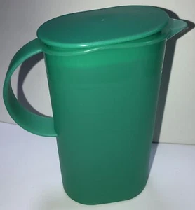 Tupperware Creamer/Syrup Pitcher  / 2 Cup Mini Beverage Server Green - Picture 1 of 9