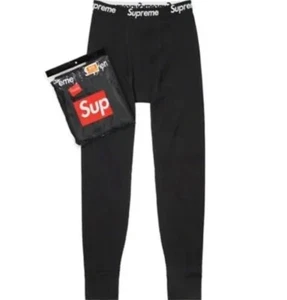 FW22 Supreme Hanes Pantalone Termico (Confezione da 1) Nero Medium Intimo Nuovo Mai Aperto - Foto 1 di 4