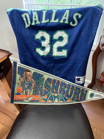 Vintage Jamal Mashburn Dallas Mavericks jersey champion Mens Size 44 & Pennant Cover