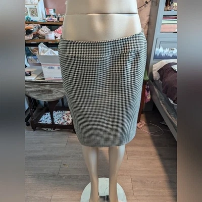 Tahari Houndstooth green and white skirt size 10P - Image 1 of 4