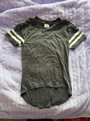 camisa gris vintage con mangas a rayas de los años 80 Foto 1 de 3