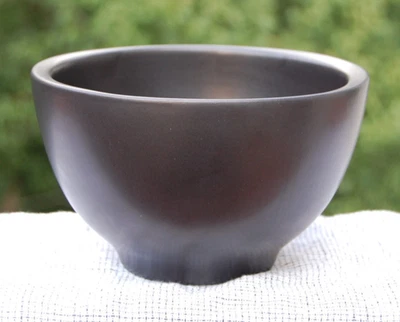 Cuenco de loza de ébano moderno Pier 1 Foto 1 de 4