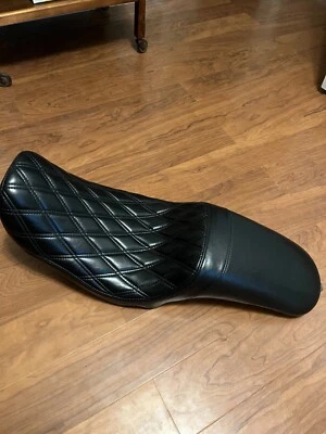 Asiento de motocicleta Le Pera Daytona para modelos Harley-Davidson Dyna 2006-2017  Foto 1 de 3