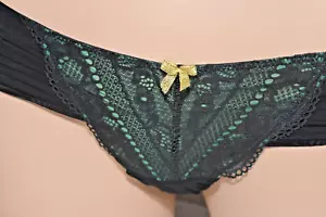 Nuevo con etiquetas Panty Adore Me Negro Verde Inserto Encaje Detalles Cheeky M Mediano - Imagen 1 de 11