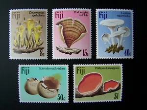 FRANCOBOLLI FIJI FUNGHI SET COMPLETO ANNO 1984 ANNO, SCOTT #500-504. Nuovo di zecca, og. - Foto 1 di 1