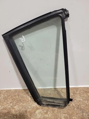 Mazda 3 S Touring 2008 lado derecho del pasajero cuarto de cristal Foto 1 de 3