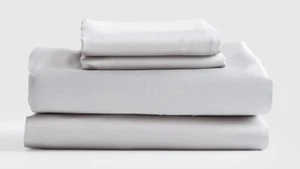 NWOT Quince Cal California King Sheet Set Organic Bamboo Light Gray Grey - Imagen 1 de 6