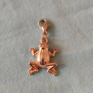 Goldfarben Frosch Kröte Anhänger Armband Hänger Charm Amphibie  - Bild 1 von 5