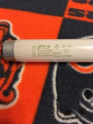 1~TCP F32T8-835 (31032835) 32W 3500K Bulb. - Image 1 of 4