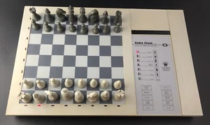 Radio Shack 1850 Deluxe Tischschach elektronisches Spiel + ALLE SPIELTEILE - funktioniert Vc2 - Bild 1 von 6