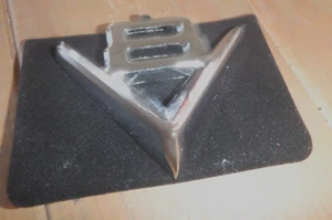 V8 metal chrome badge Ford Holden - Picture 1 of 6